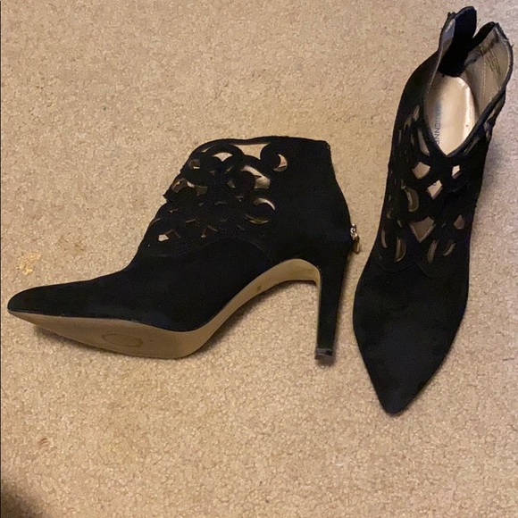 Adrienne Vittadini Shoes - Adrienne vittadini cut out ankle bootie